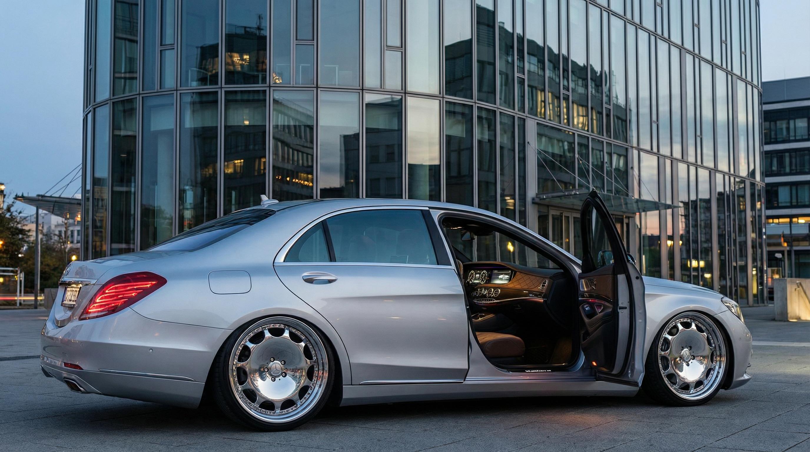 草莓视频银色豪华轿车气动避震改装视频